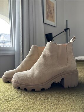 Steve Madden Suede Chelsea Boots - Beige
